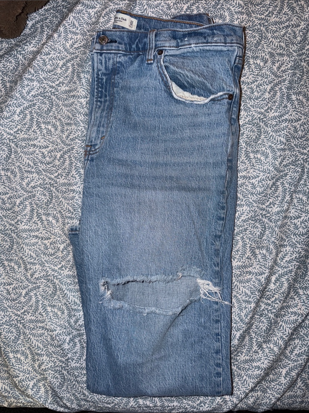 Abercrombie & Fitch Medium Blue Straight-Leg Women's Jeans - Picture 3 of 3